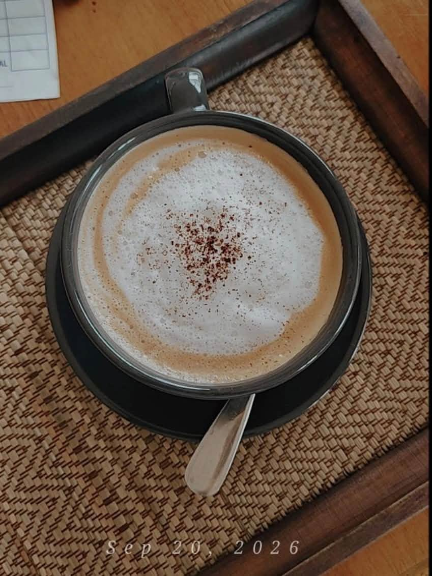 A freshly prepared coffee at Tienhomm, served on a woven tray